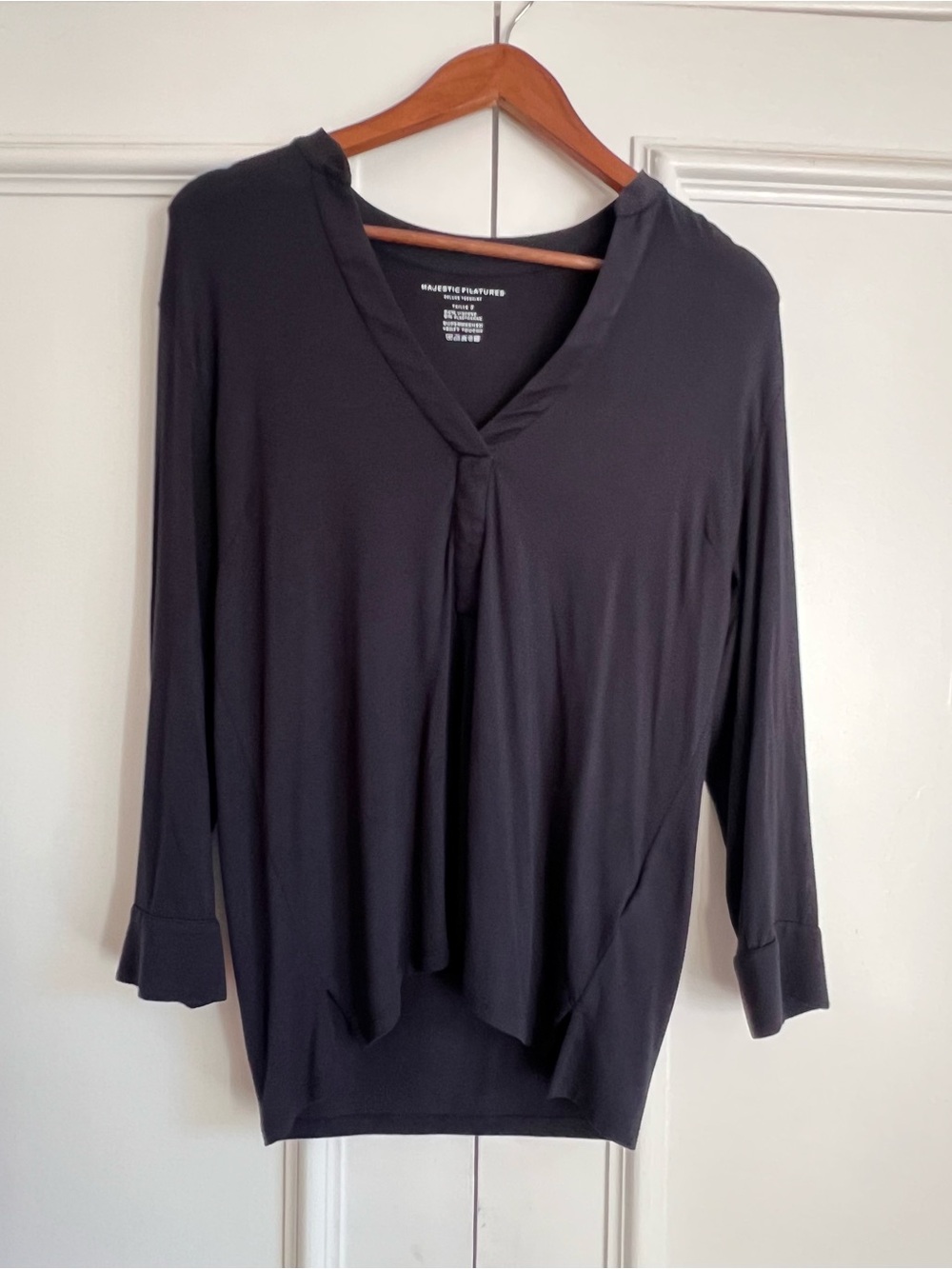Majestic Filiatures, Navy V-Neck Long Sleeve Women's Top